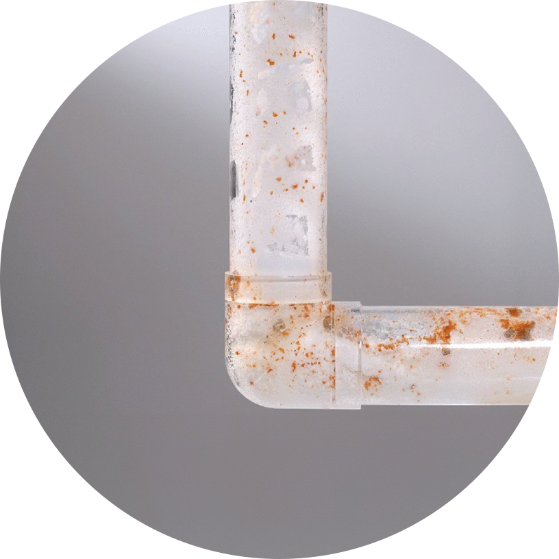 세스코 마이랩 배수구 클리너를 사용하여 배수관 안에 무수히 많은 미세 거품 기포가 발생한 사진입니다.